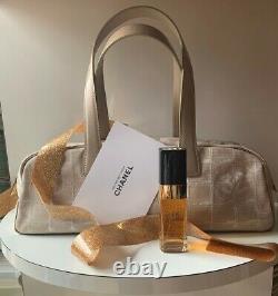 CHANEL New Travel Line Mini Boston Bag withNo 5 fragrance and card all. MINT