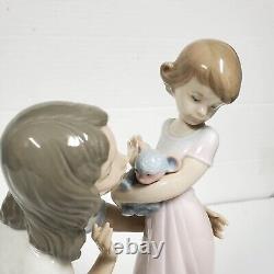 LLADRO 5989 A MOTHER'S TOUCH PORCELAIN FIGURINE Mint Condition No Box HTF