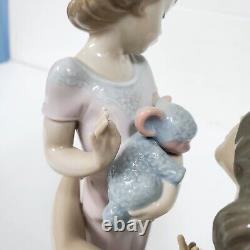 LLADRO 5989 A MOTHER'S TOUCH PORCELAIN FIGURINE Mint Condition No Box HTF