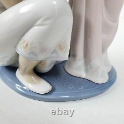 LLADRO 5989 A MOTHER'S TOUCH PORCELAIN FIGURINE Mint Condition No Box HTF