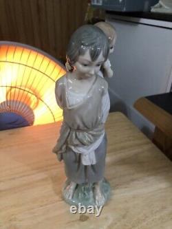 Lladro #4800 Gypsy with Brother mint retired $395 value