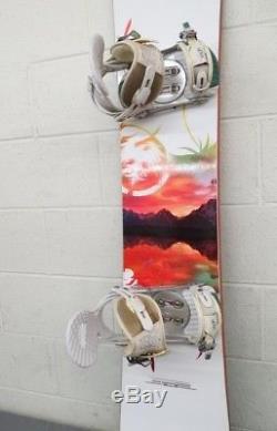 Never Summer Lotus 154cm Twin-Tip All-Mountain Snowboard withRIDE VXN Bindings Med
