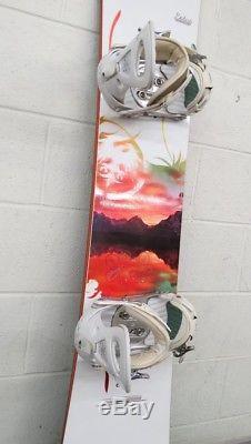 Never Summer Lotus 154cm Twin-Tip All-Mountain Snowboard withRIDE VXN Bindings Med