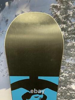 USED Never Summer Infinity 142cm 19/20 Women's Snowboard