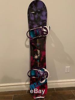 Womens Burton Snowboard Size 148 cm (Blender Rocker)
